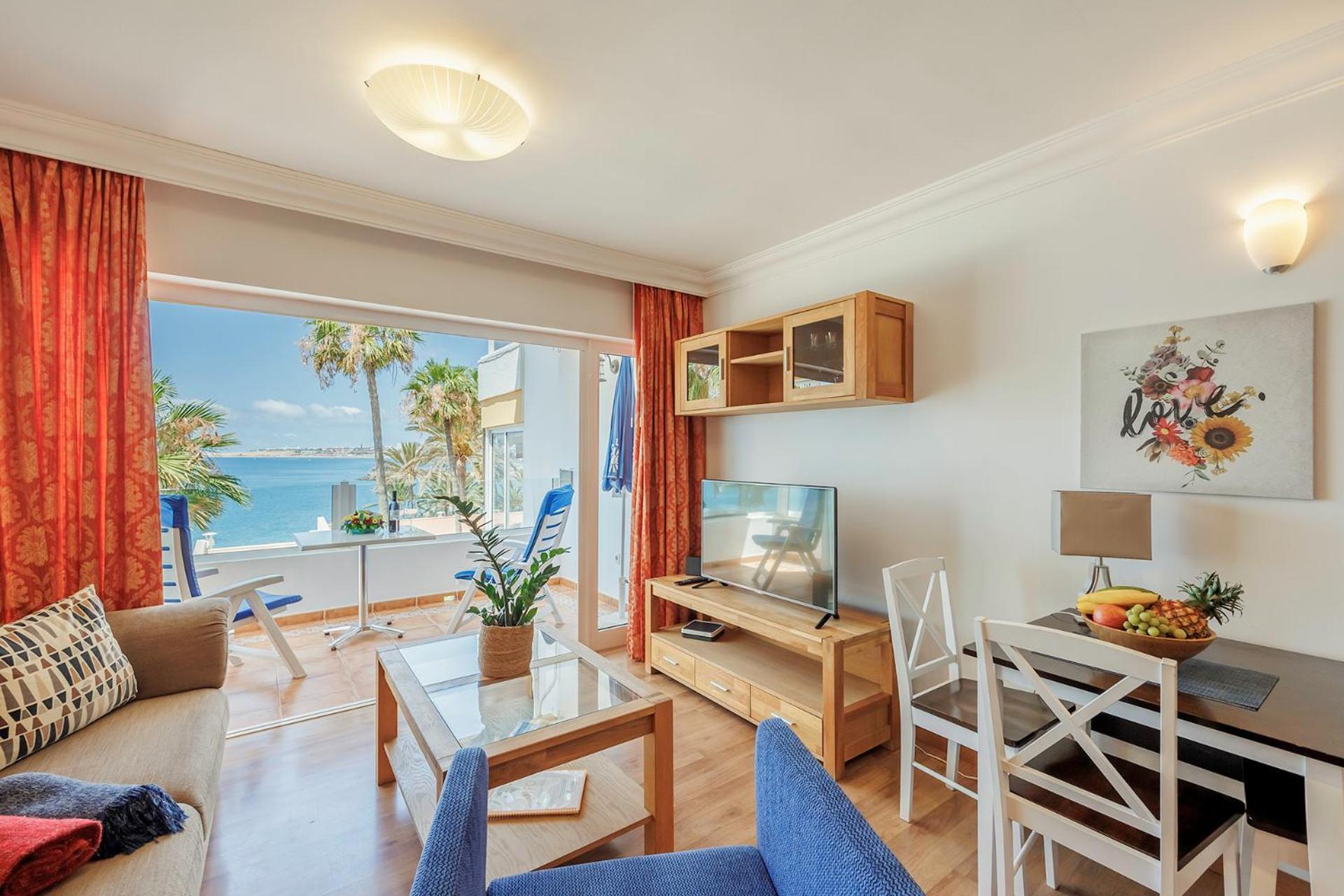 Sunsuites Carolina San Agustin  Bilik gambar