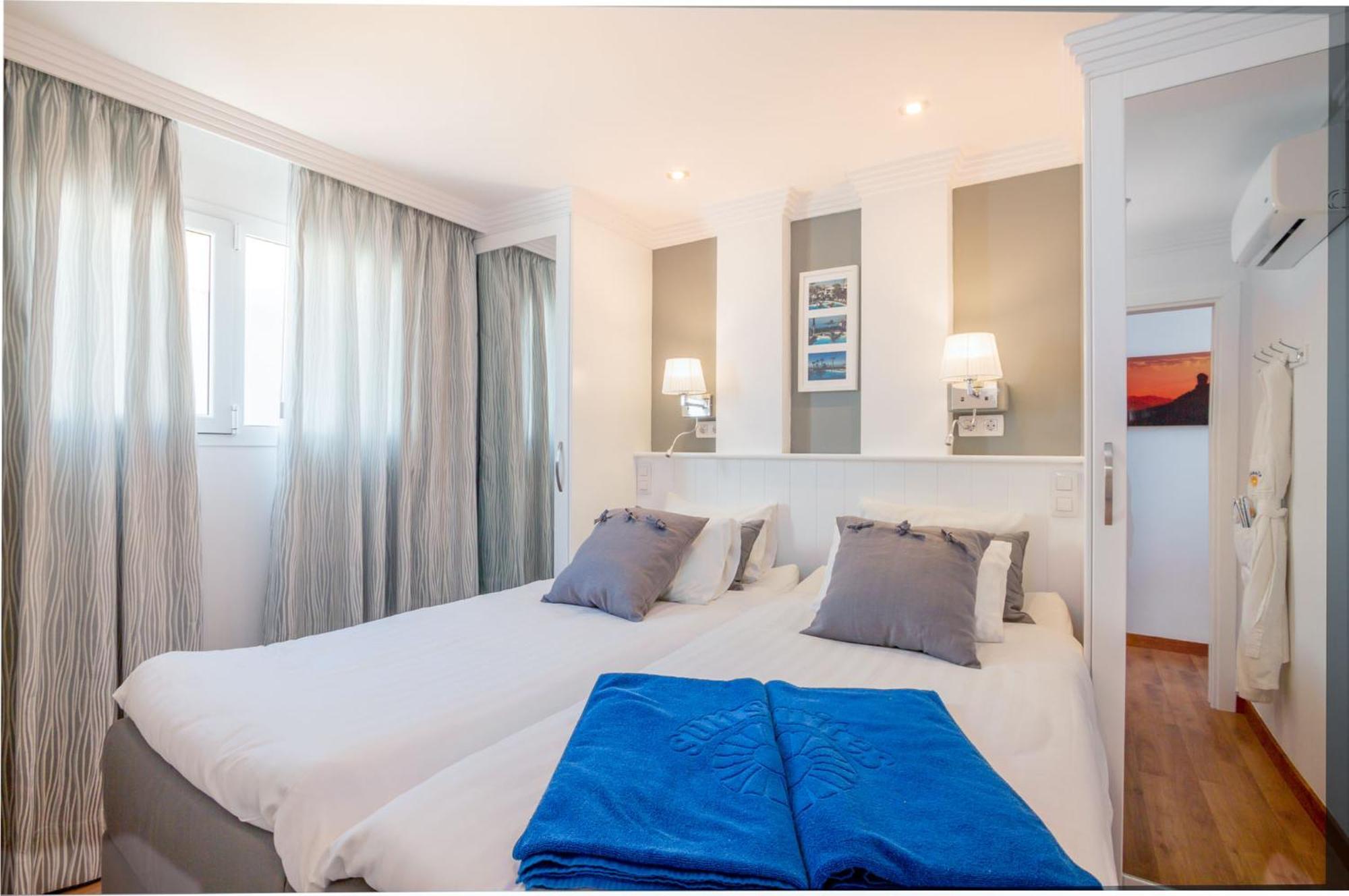 Sunsuites Carolina San Agustin  Bilik gambar