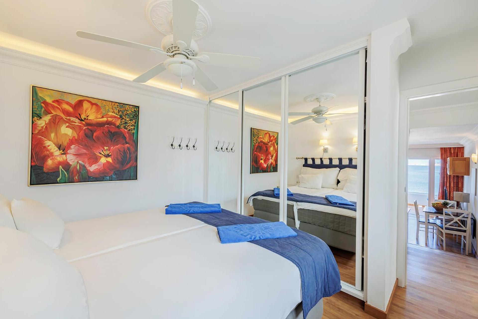 Sunsuites Carolina San Agustin  Bilik gambar
