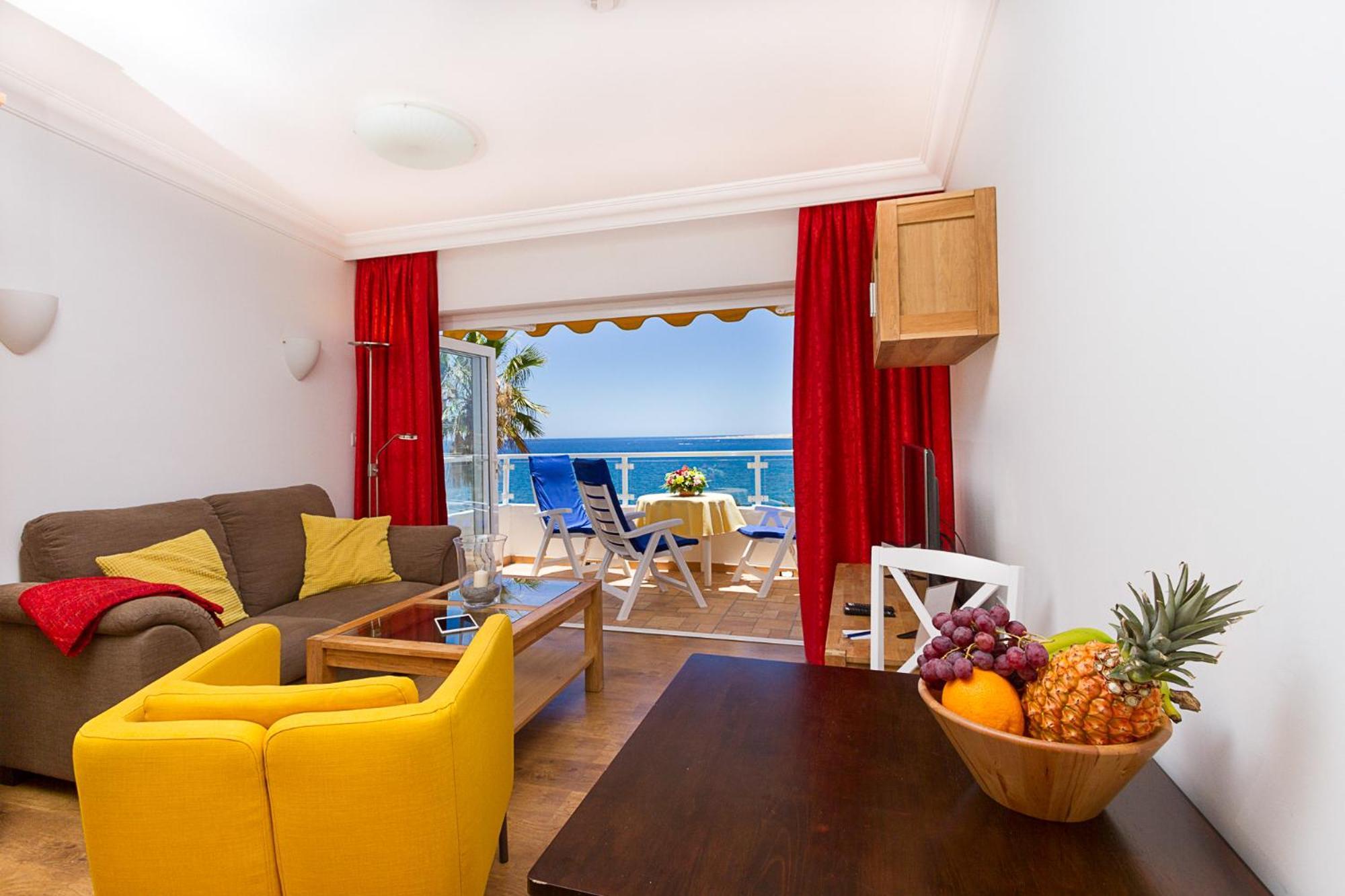 Sunsuites Carolina San Agustin  Bilik gambar