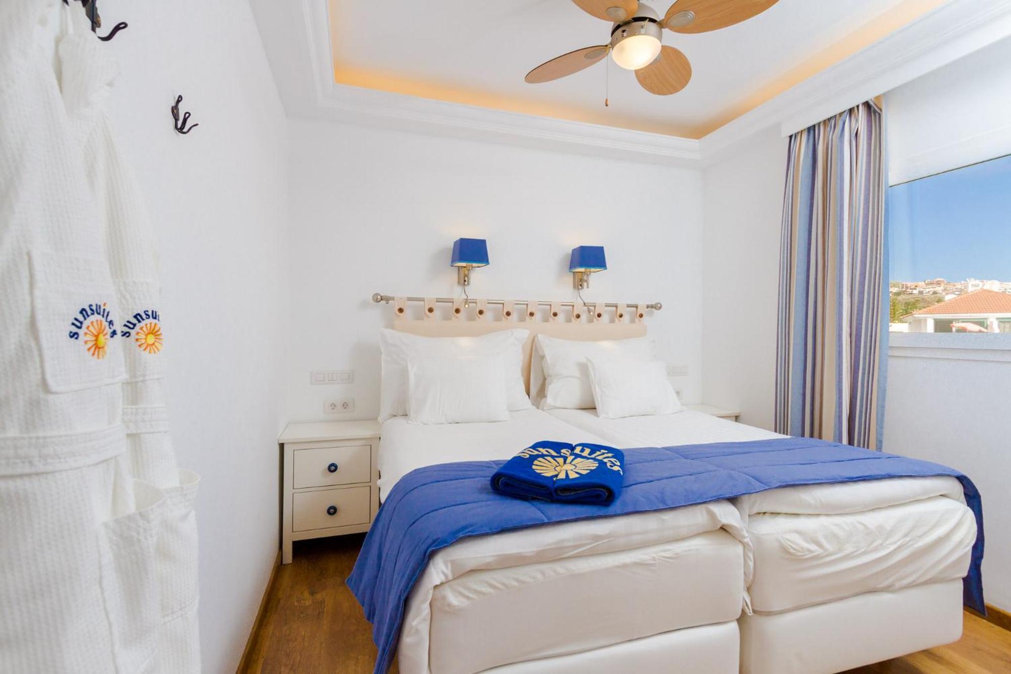 Sunsuites Carolina San Agustin  Bilik gambar