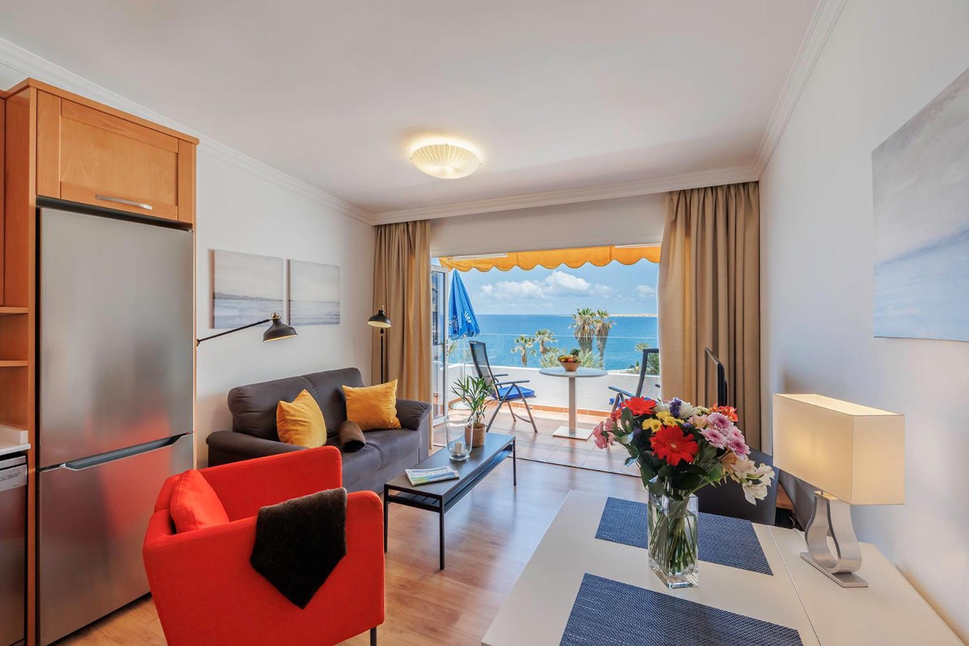 Sunsuites Carolina San Agustin  Bilik gambar