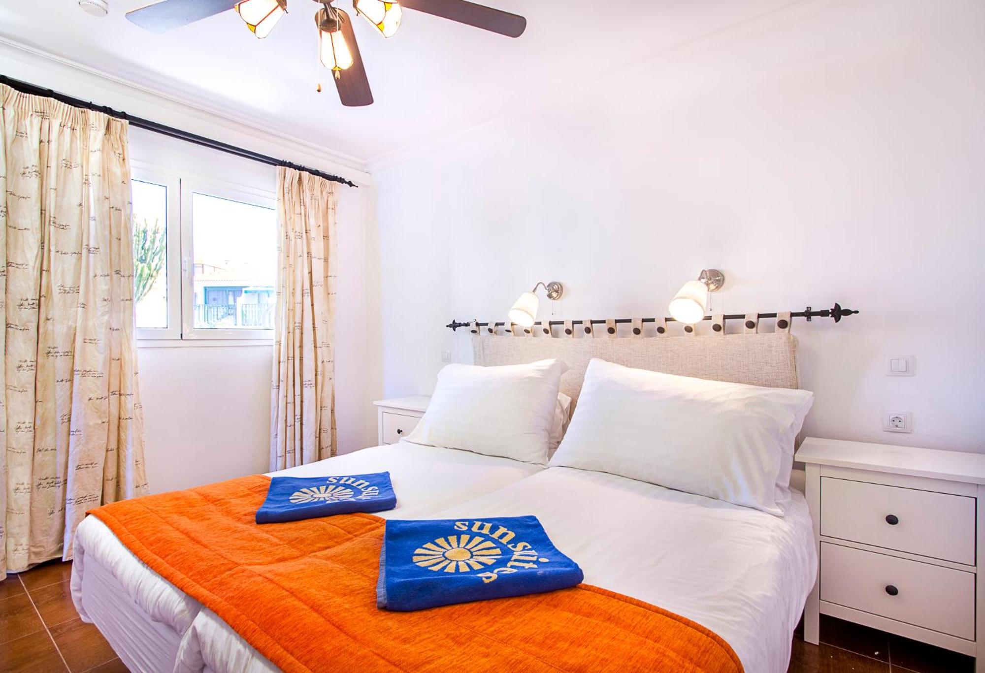 Sunsuites Carolina San Agustin  Bilik gambar
