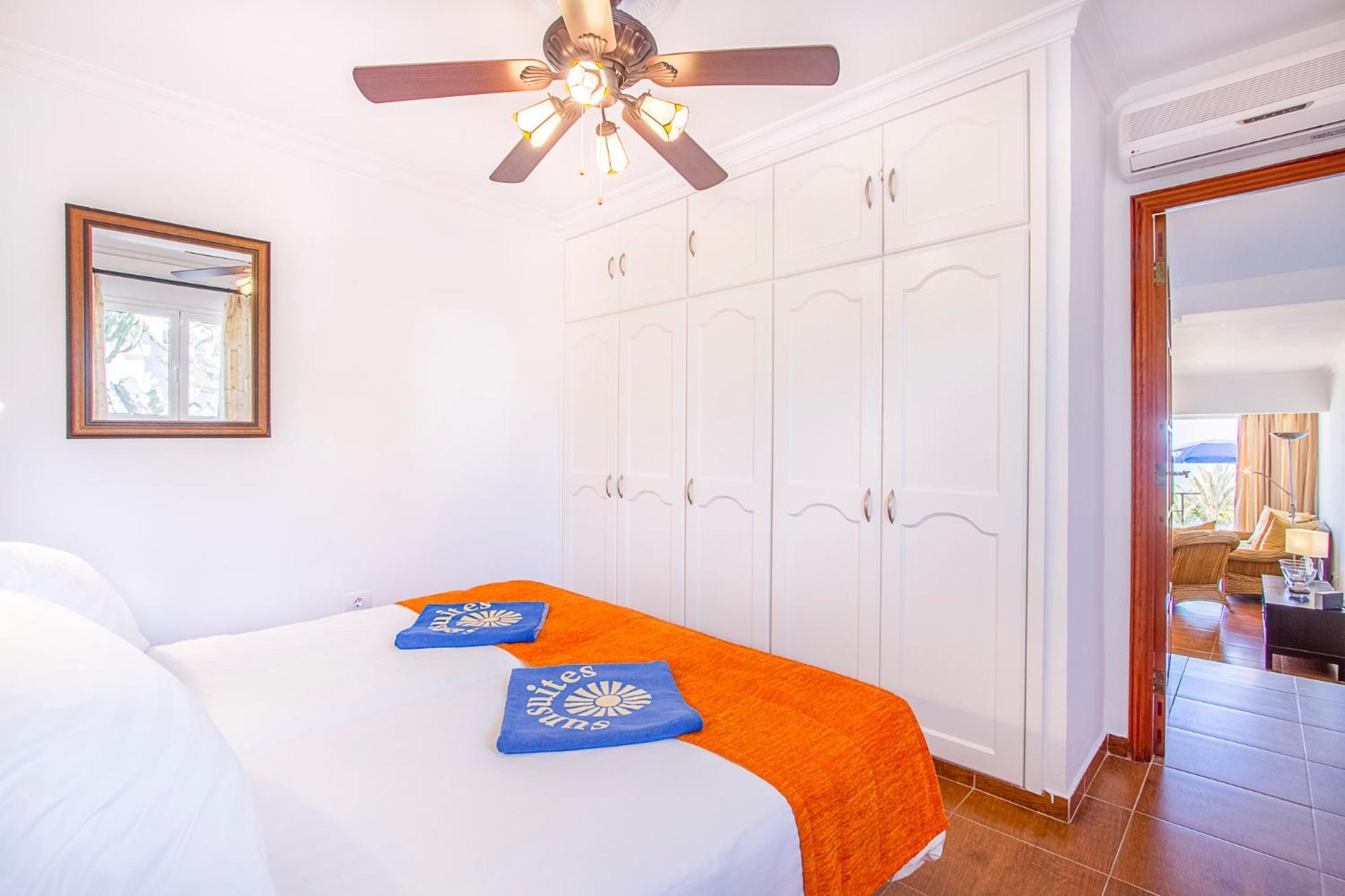Sunsuites Carolina San Agustin  Bilik gambar