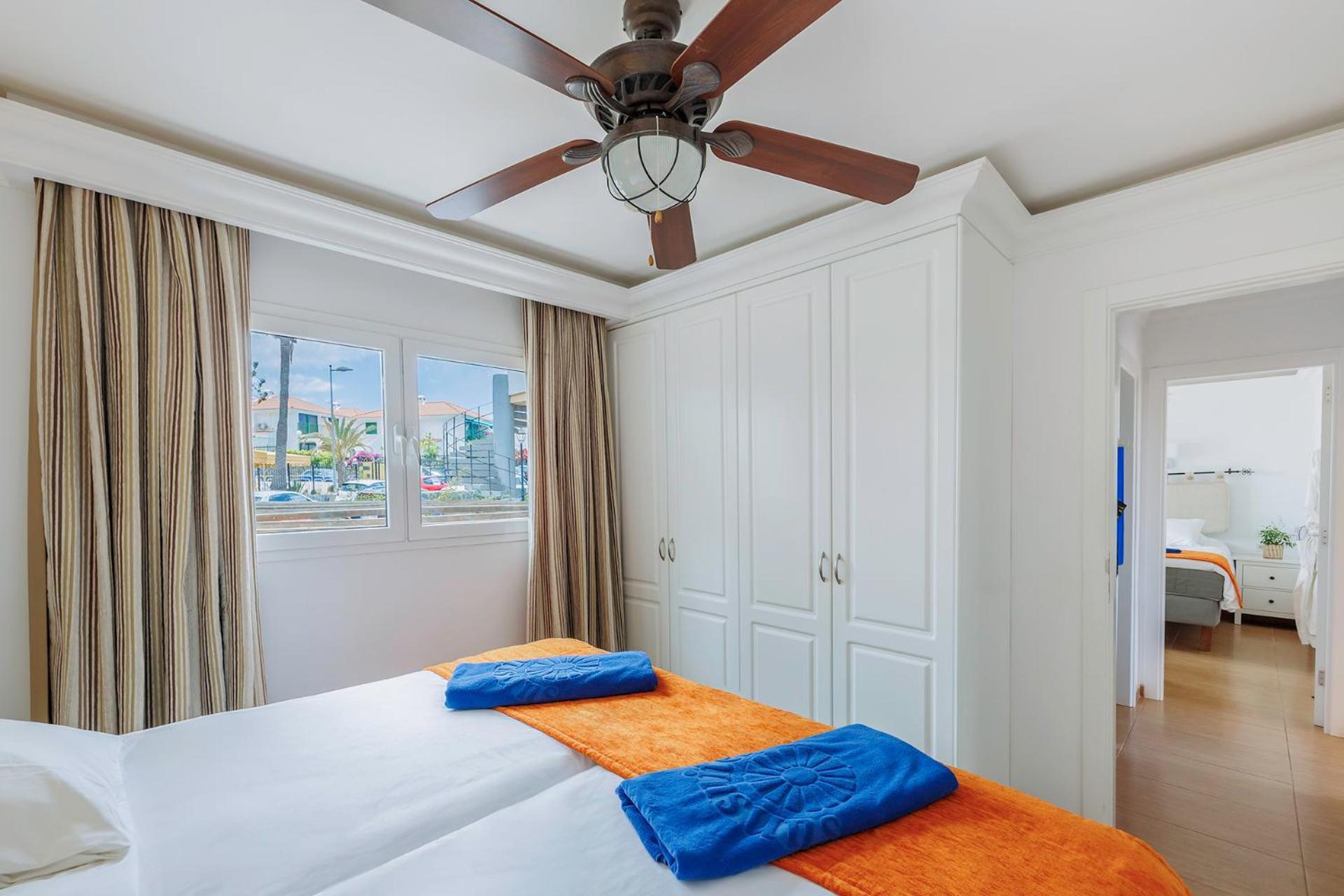 Sunsuites Carolina San Agustin  Bilik gambar